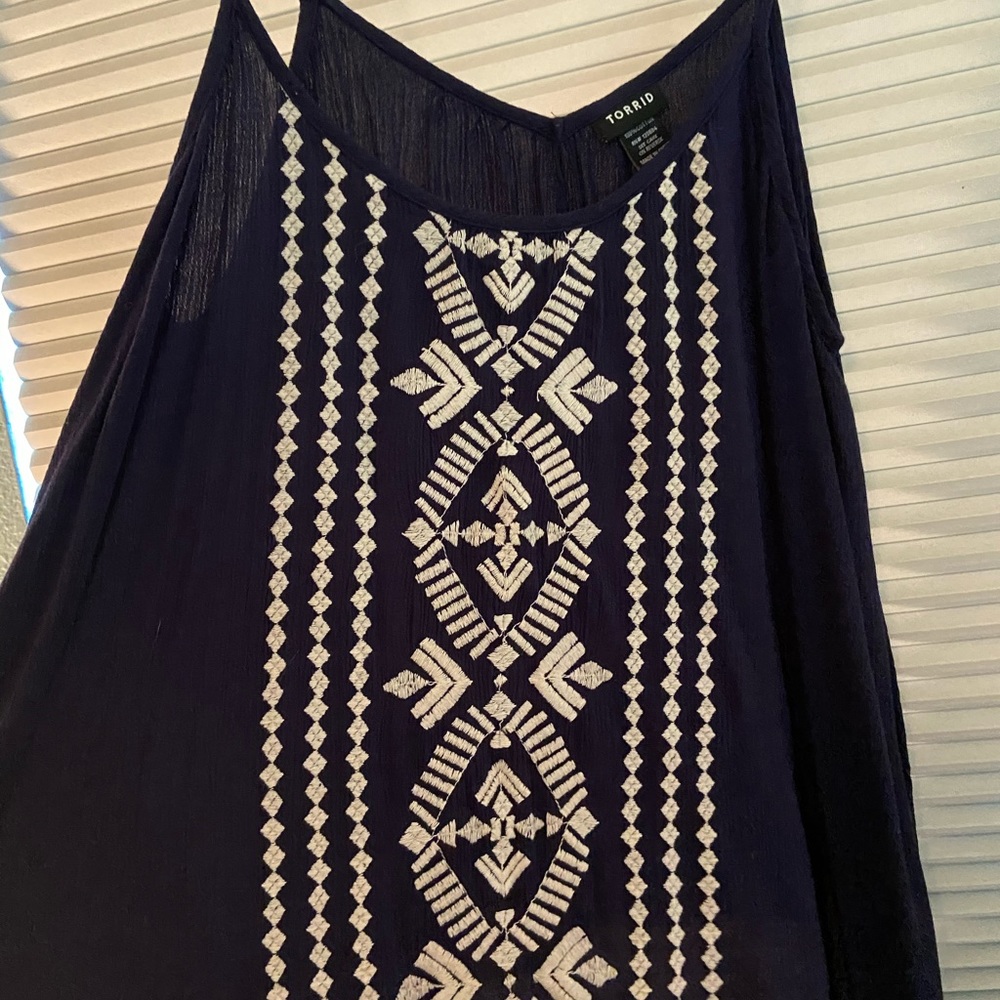 Torrid tank - Picture 2 of 3